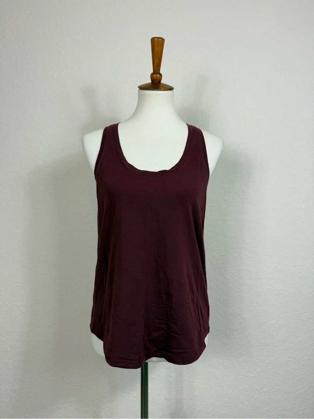 Lululemon Red Racerback Tank Top Scoop Neck Deep Burgundy Size 6 Stretch